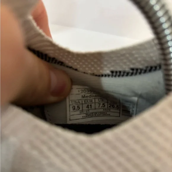 Brooks Levitate size 9.5 - Picture 6 of 9